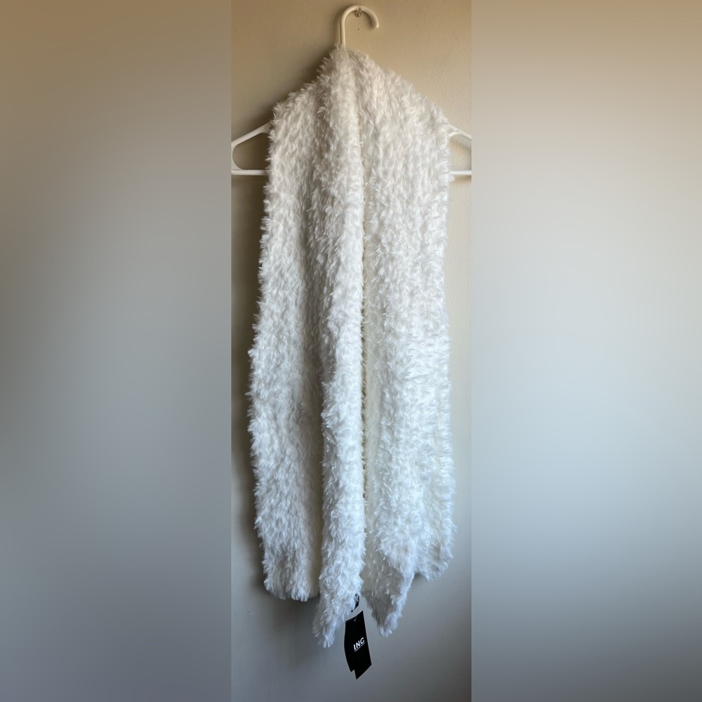 NWT INC Luxurious White Scarf